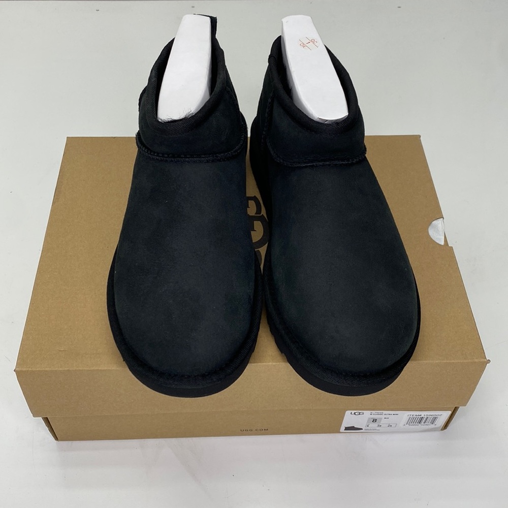 Ugg Women’s W Classic Ultra Mini Boots Color Black Size 8 NWT